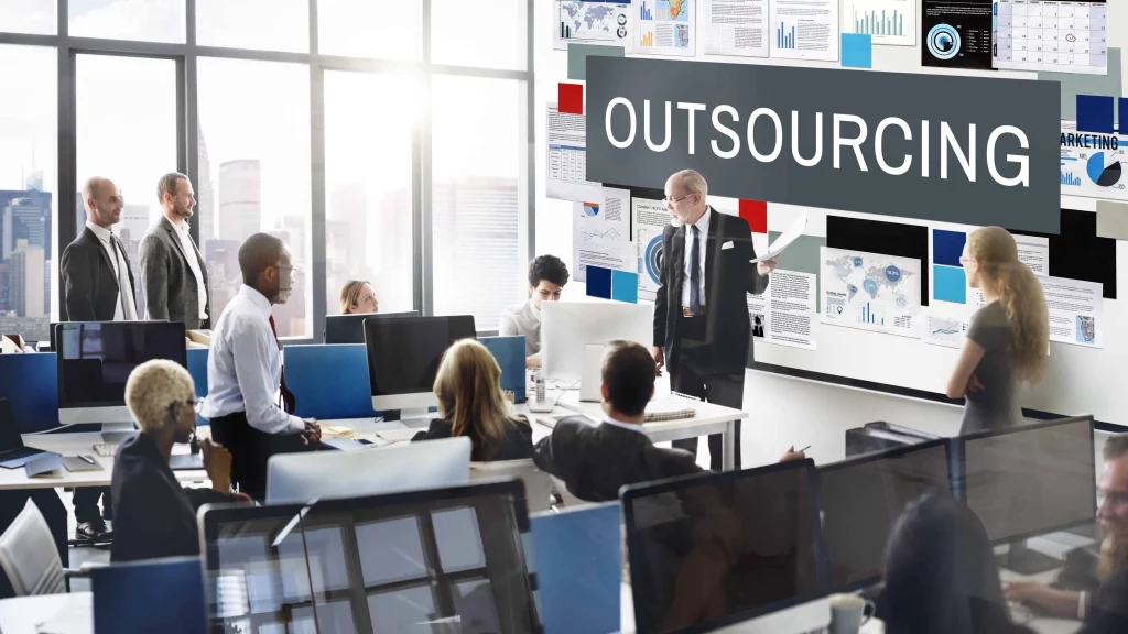 Pengertian outsourcing adalah ketika perusahana mempekerjakan karyawan dari luar perusahaannya atau pihak ketiga.