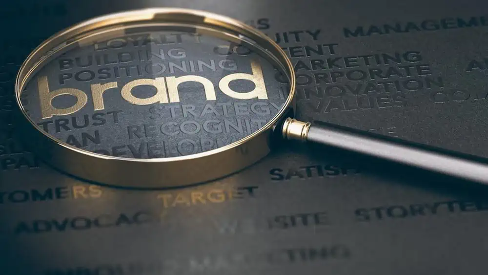 Brand positioning adalah tindakan merancang penawaran dan citra perusahaan untuk menduduki posisi tertentu dalam benak target konsumen.